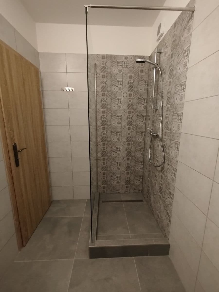 Pronájem bytu 2+1 62 m², V Podhájí, Veleň, Středočeský kraj Pronájem bytu 2+1 62 m², V Podhájí, Veleň, Středočeský kraj