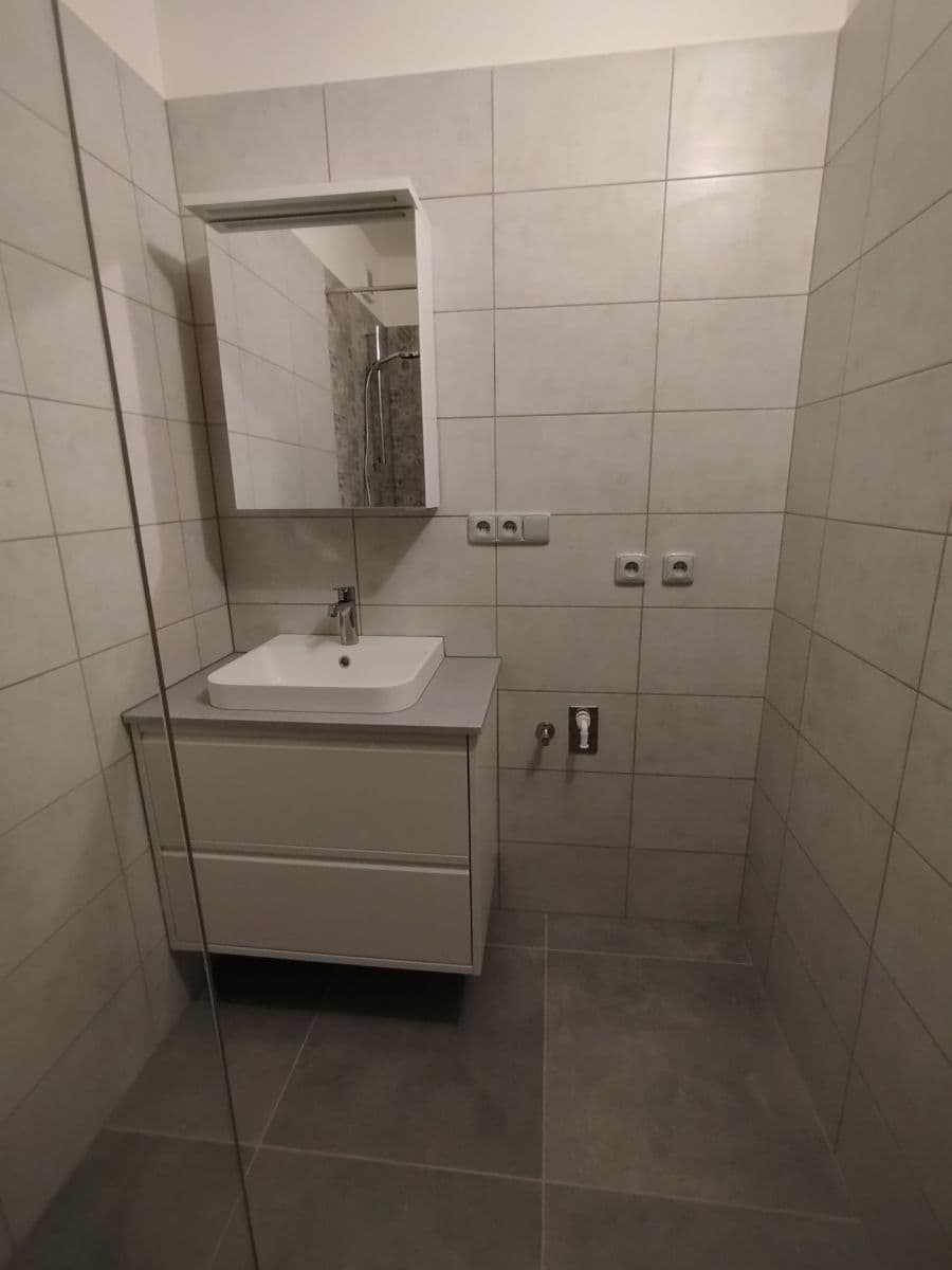 Pronájem bytu 2+1 62 m², V Podhájí, Veleň, Středočeský kraj Pronájem bytu 2+1 62 m², V Podhájí, Veleň, Středočeský kraj