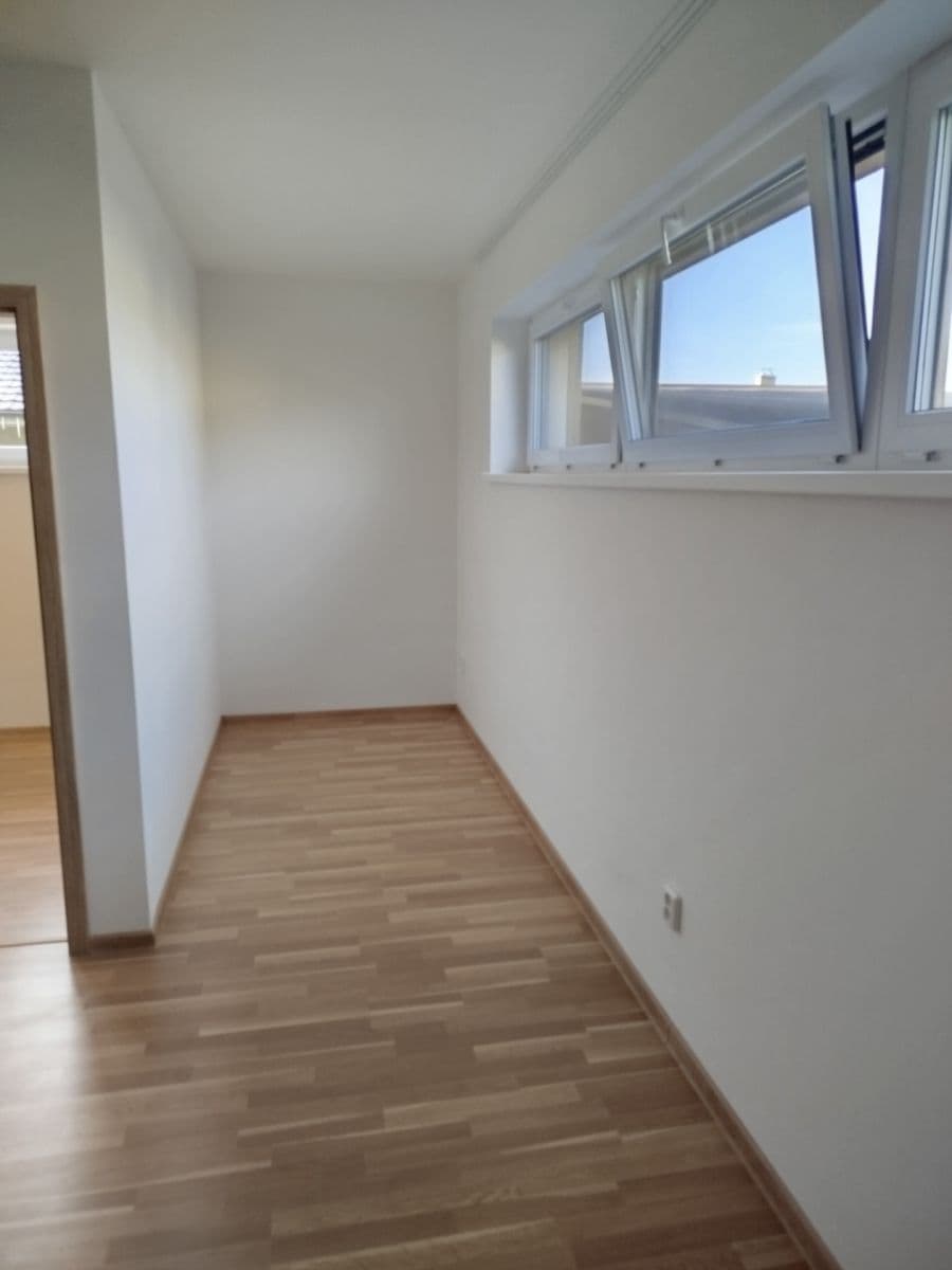 Pronájem bytu 2+1 62 m², V Podhájí, Veleň, Středočeský kraj Pronájem bytu 2+1 62 m², V Podhájí, Veleň, Středočeský kraj