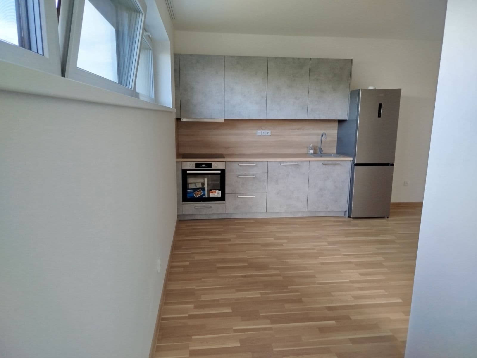 Pronájem bytu 2+1 62 m², V Podhájí, Veleň, Středočeský kraj Pronájem bytu 2+1 62 m², V Podhájí, Veleň, Středočeský kraj