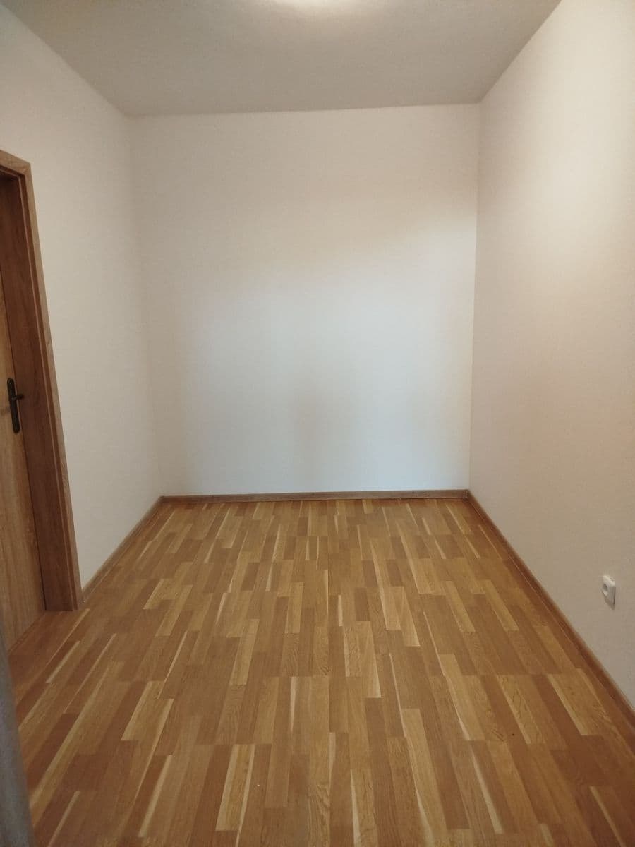 Pronájem bytu 2+1 62 m², V Podhájí, Veleň, Středočeský kraj Pronájem bytu 2+1 62 m², V Podhájí, Veleň, Středočeský kraj