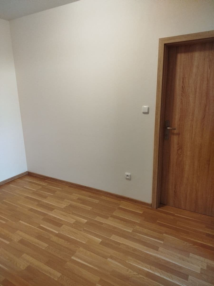 Pronájem bytu 2+1 62 m², V Podhájí, Veleň, Středočeský kraj Pronájem bytu 2+1 62 m², V Podhájí, Veleň, Středočeský kraj