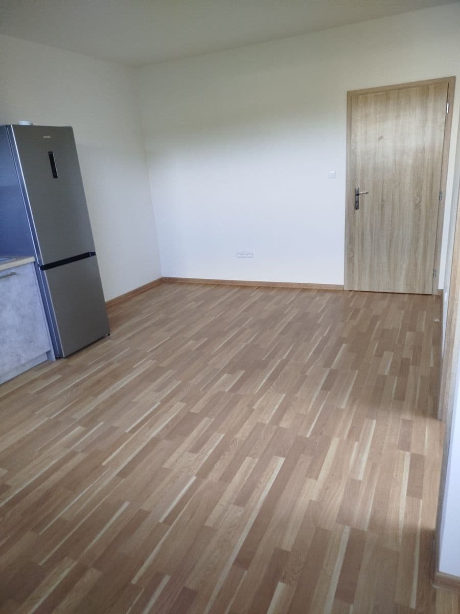 Pronájem bytu 2+1 62 m², V Podhájí, Veleň, Středočeský kraj Pronájem bytu 2+1 62 m², V Podhájí, Veleň, Středočeský kraj