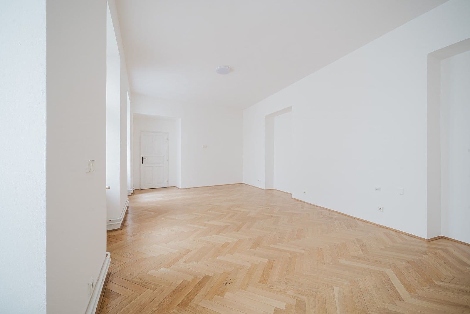 Pronájem bytu 1+1 63 m², Malostranské náměstí, Praha, Praha Pronájem bytu 1+1 63 m², Malostranské náměstí, Praha, Praha
