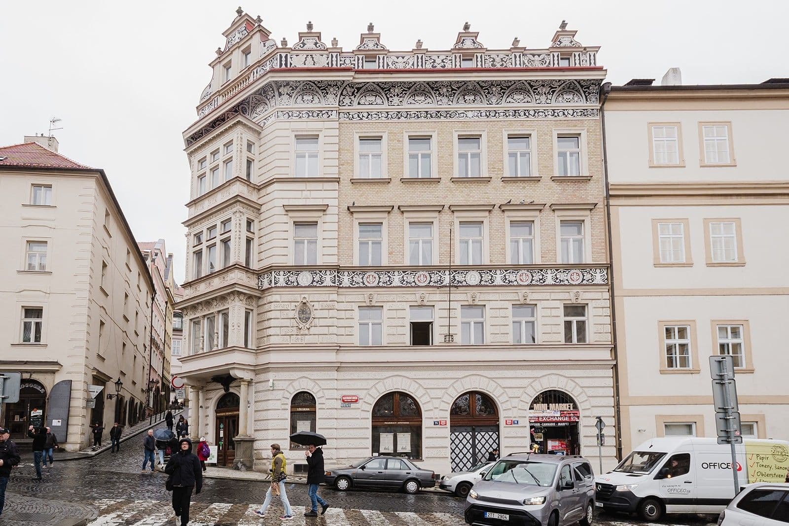 Pronájem bytu 1+1 63 m², Malostranské náměstí, Praha, Praha Pronájem bytu 1+1 63 m², Malostranské náměstí, Praha, Praha