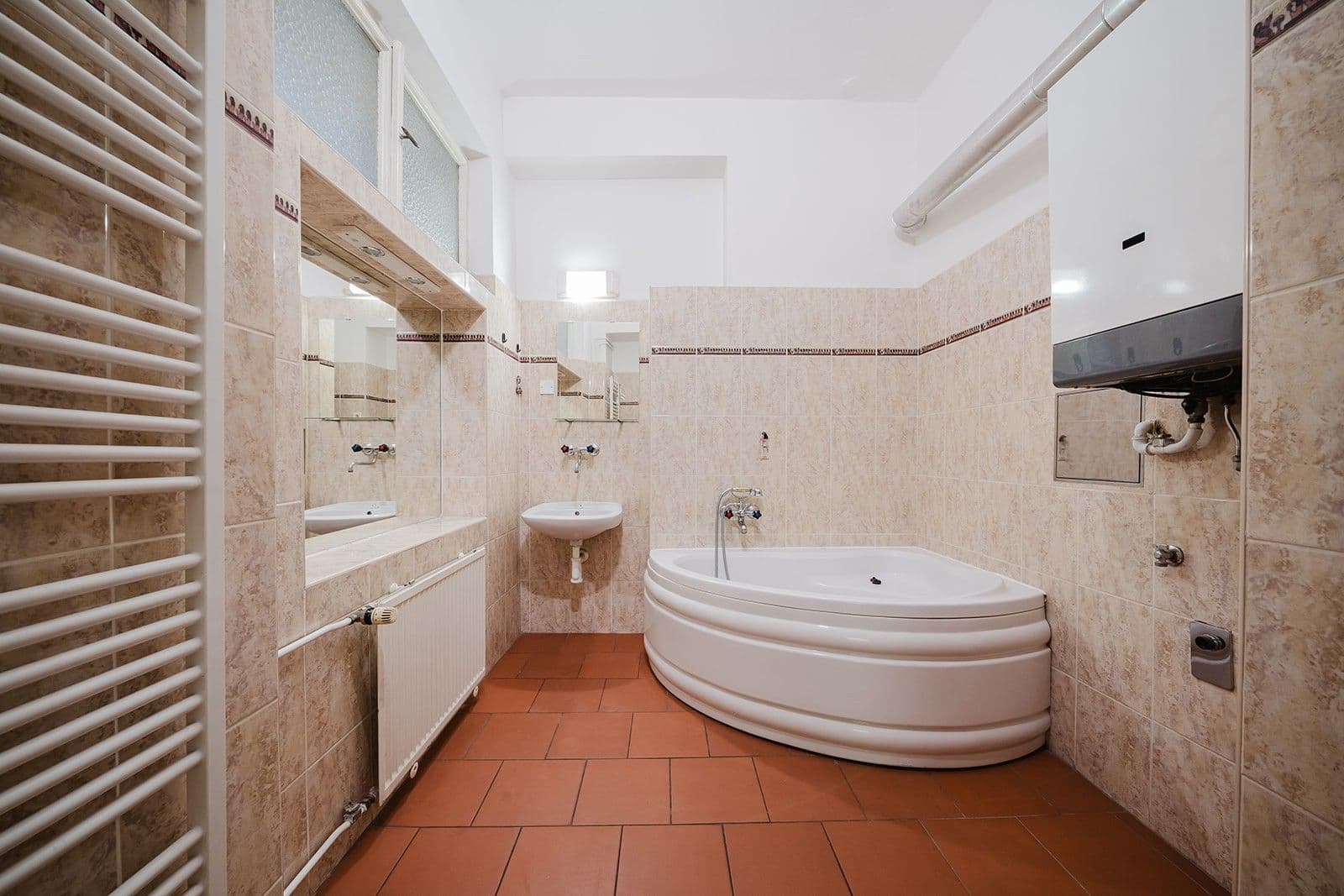 Pronájem bytu 1+1 63 m², Malostranské náměstí, Praha, Praha Pronájem bytu 1+1 63 m², Malostranské náměstí, Praha, Praha