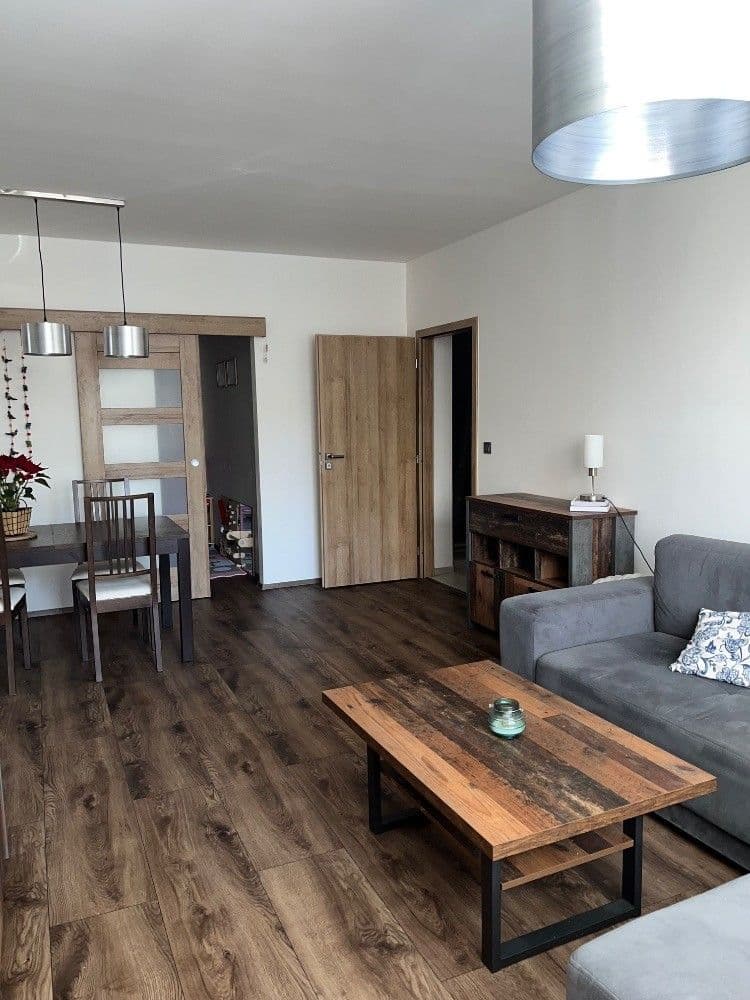 Pronájem bytu 2+kk 68 m², Dubinská, Pardubice, Pardubický kraj Pronájem bytu 2+kk 68 m², Dubinská, Pardubice, Pardubický kraj