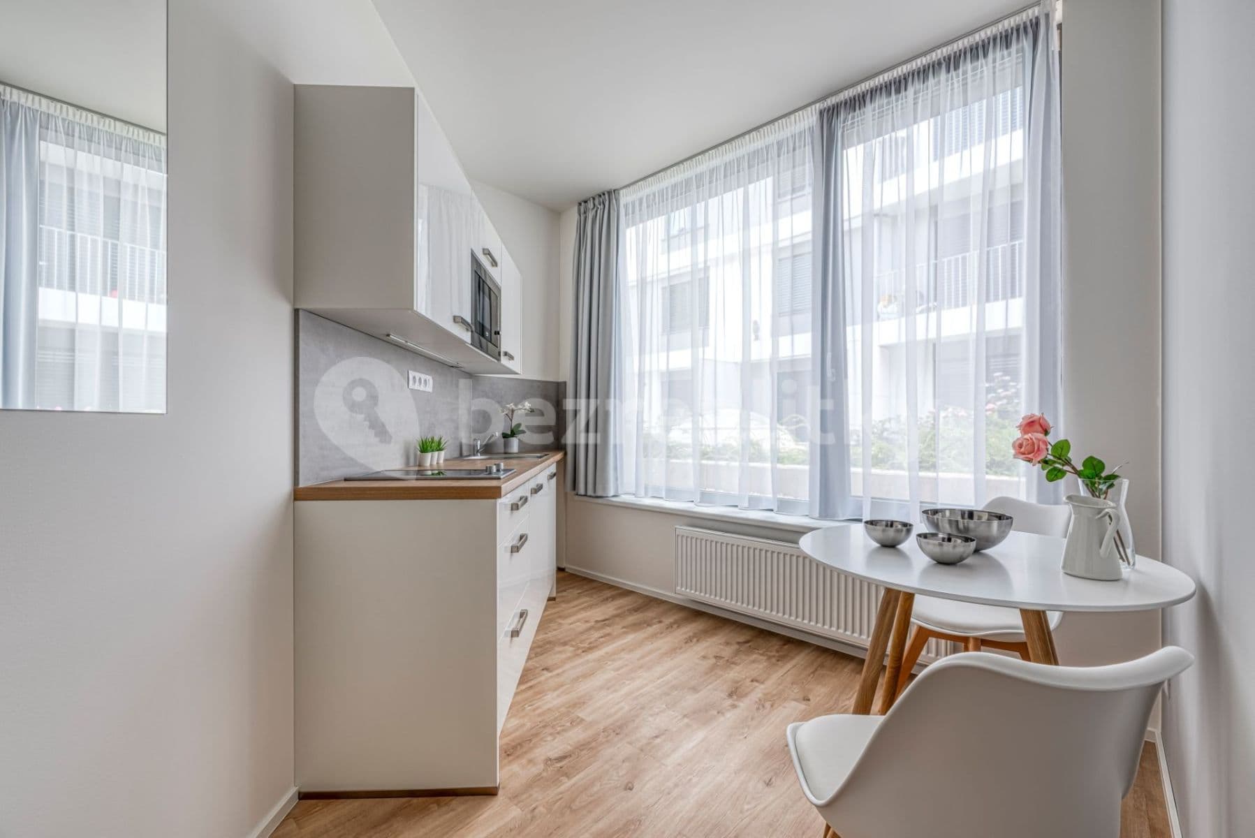 Pronájem bytu 1+kk 30 m², Mukařovského, Praha, Praha Pronájem bytu 1+kk 30 m², Mukařovského, Praha, Praha
