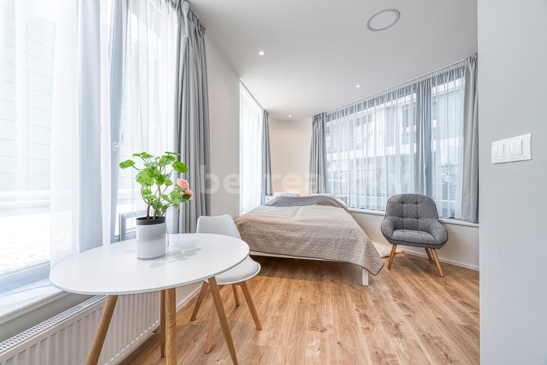 Pronájem bytu 1+kk 30 m², Mukařovského, Praha, Praha Pronájem bytu 1+kk 30 m², Mukařovského, Praha, Praha