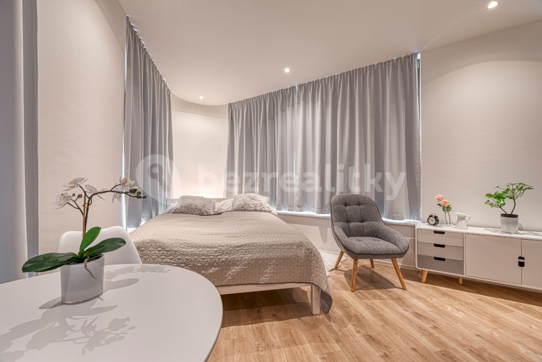 Pronájem bytu 1+kk 30 m², Mukařovského, Praha, Praha Pronájem bytu 1+kk 30 m², Mukařovského, Praha, Praha