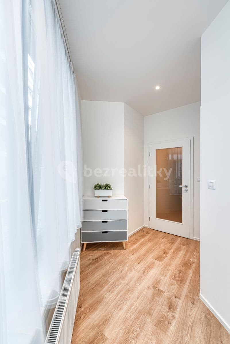 Pronájem bytu 1+kk 30 m², Mukařovského, Praha, Praha Pronájem bytu 1+kk 30 m², Mukařovského, Praha, Praha