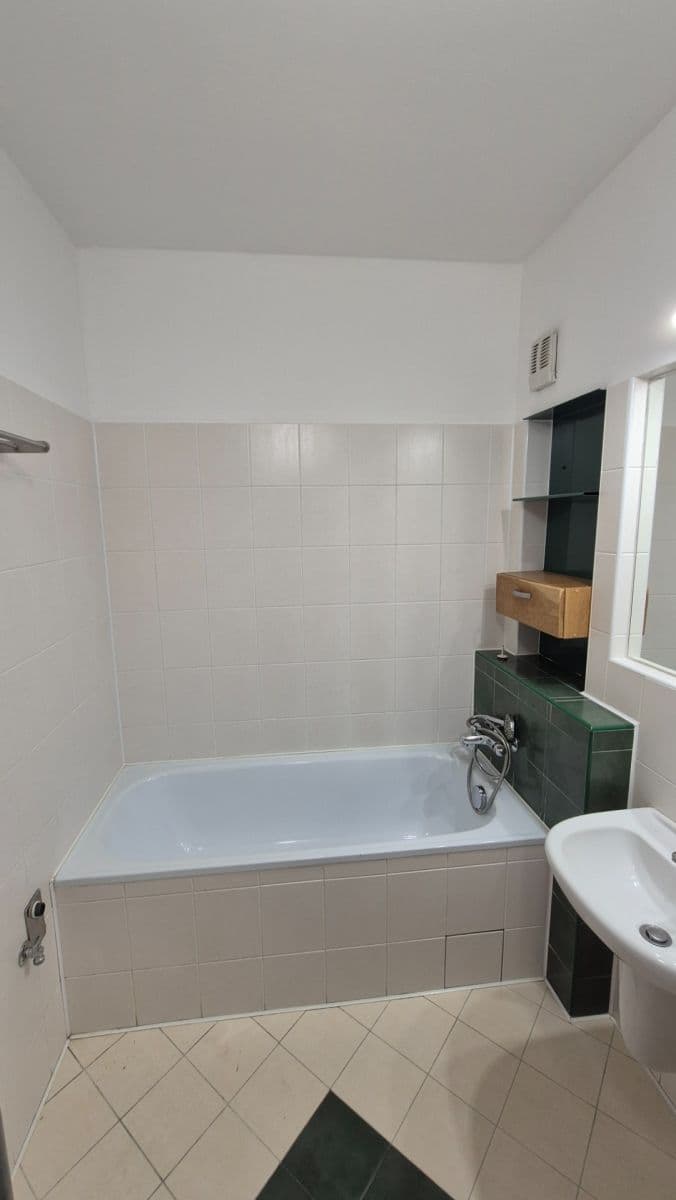 Pronájem bytu 3+1 79 m², Kpt. Stránského, Praha, Praha Pronájem bytu 3+1 79 m², Kpt. Stránského, Praha, Praha