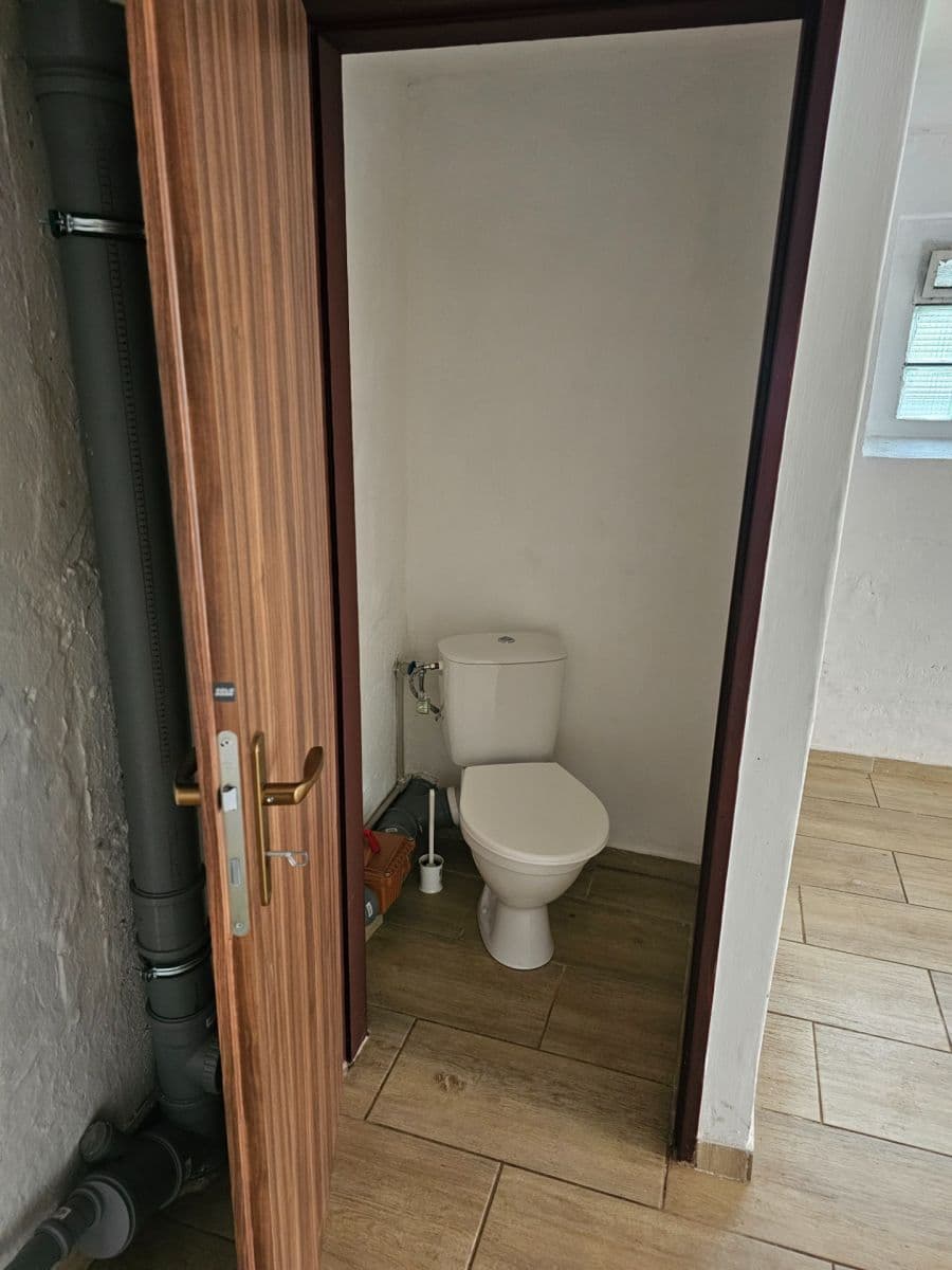 Pronájem nebytového prostoru 40 m², Sadská, Praha, Praha Pronájem nebytového prostoru 40 m², Sadská, Praha, Praha