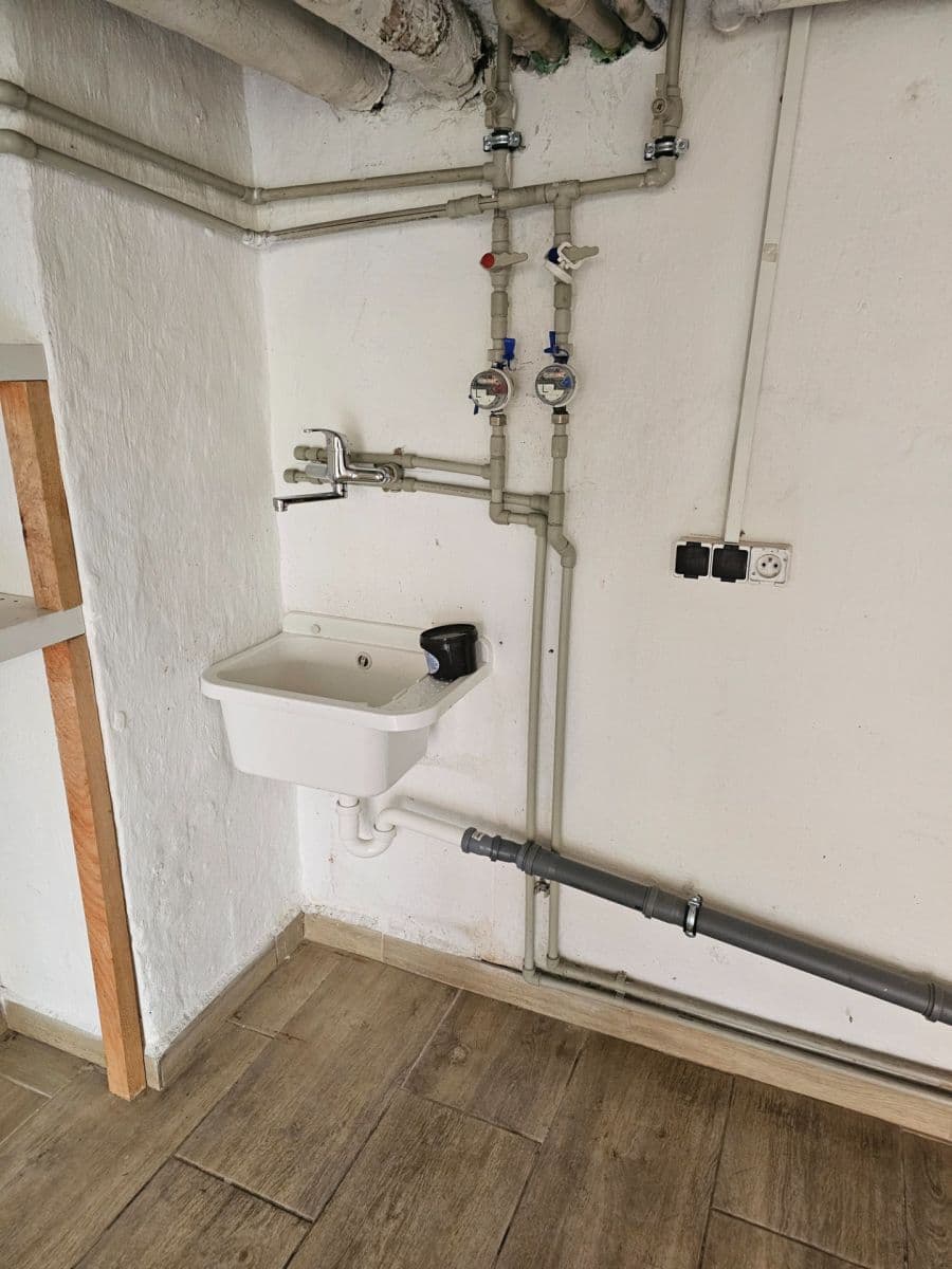 Pronájem nebytového prostoru 40 m², Sadská, Praha, Praha Pronájem nebytového prostoru 40 m², Sadská, Praha, Praha