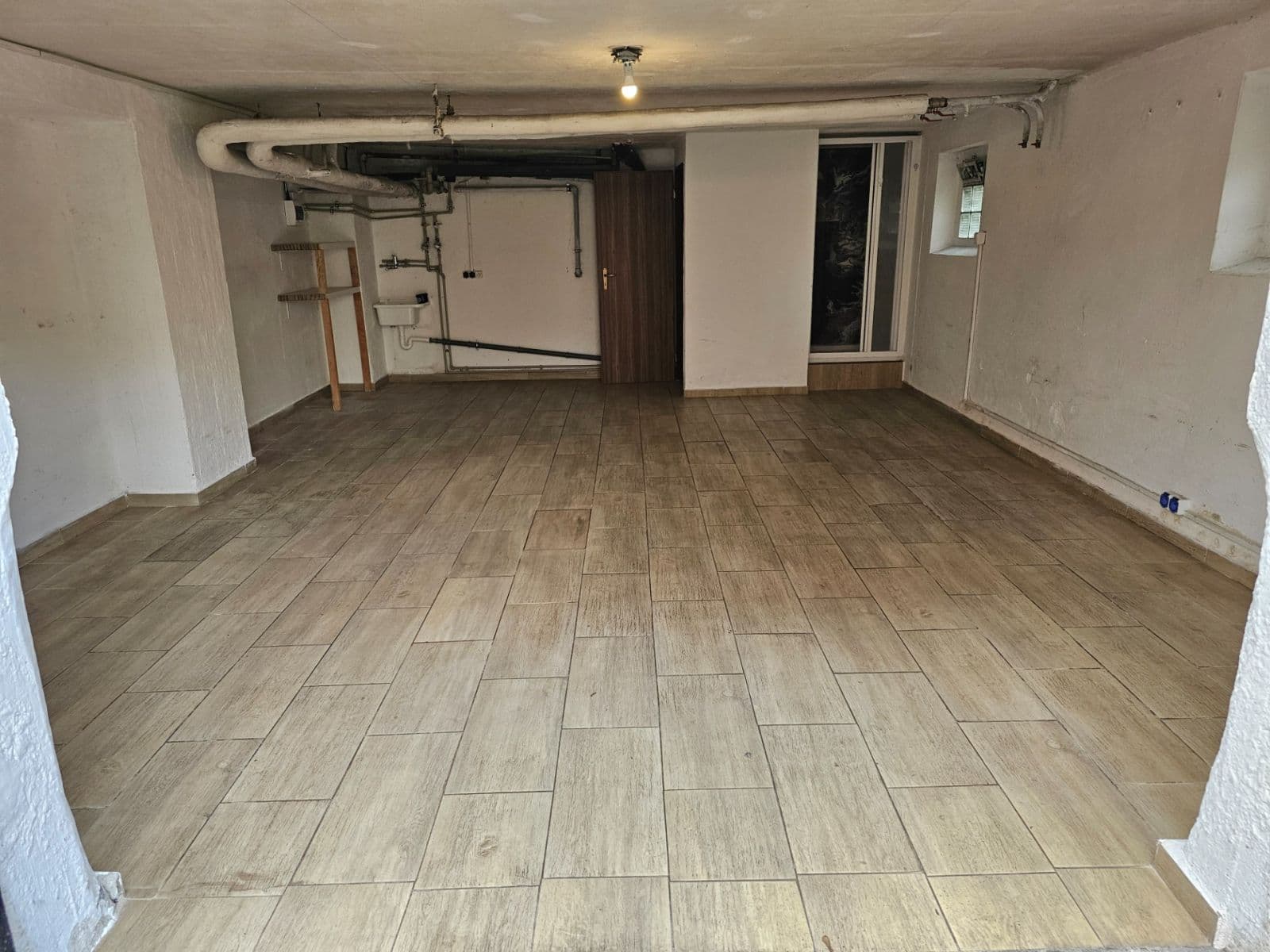 Pronájem nebytového prostoru 40 m², Sadská, Praha, Praha Pronájem nebytového prostoru 40 m², Sadská, Praha, Praha