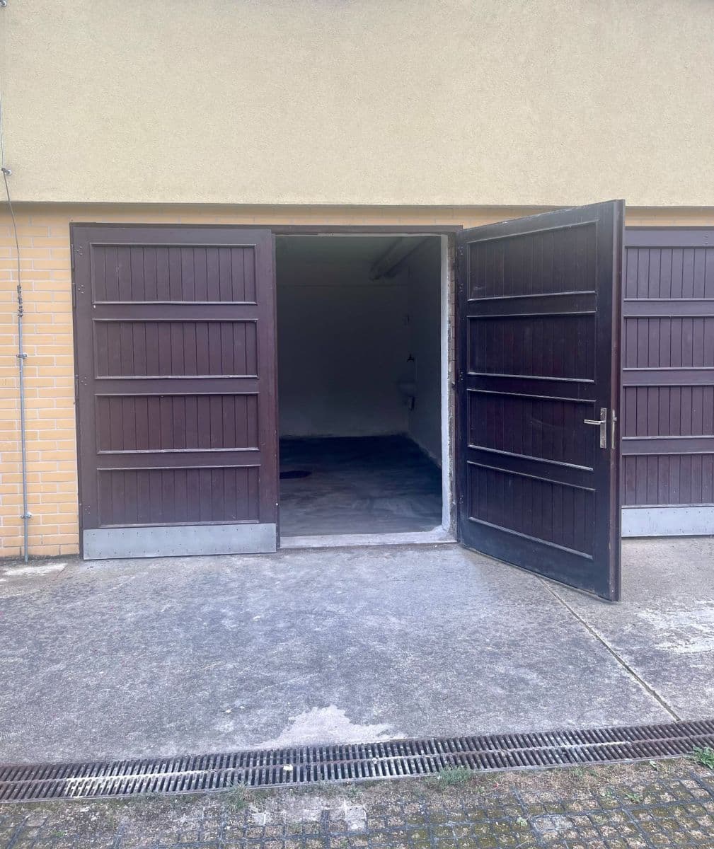 Pronájem garáže 21 m², Terronská, Praha, Praha Pronájem garáže 21 m², Terronská, Praha, Praha