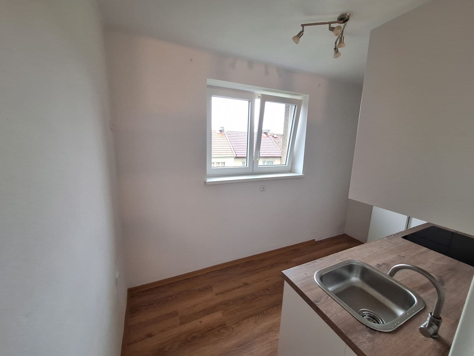 Pronájem bytu 2+1 57 m², Naskové, Praha, Praha Pronájem bytu 2+1 57 m², Naskové, Praha, Praha