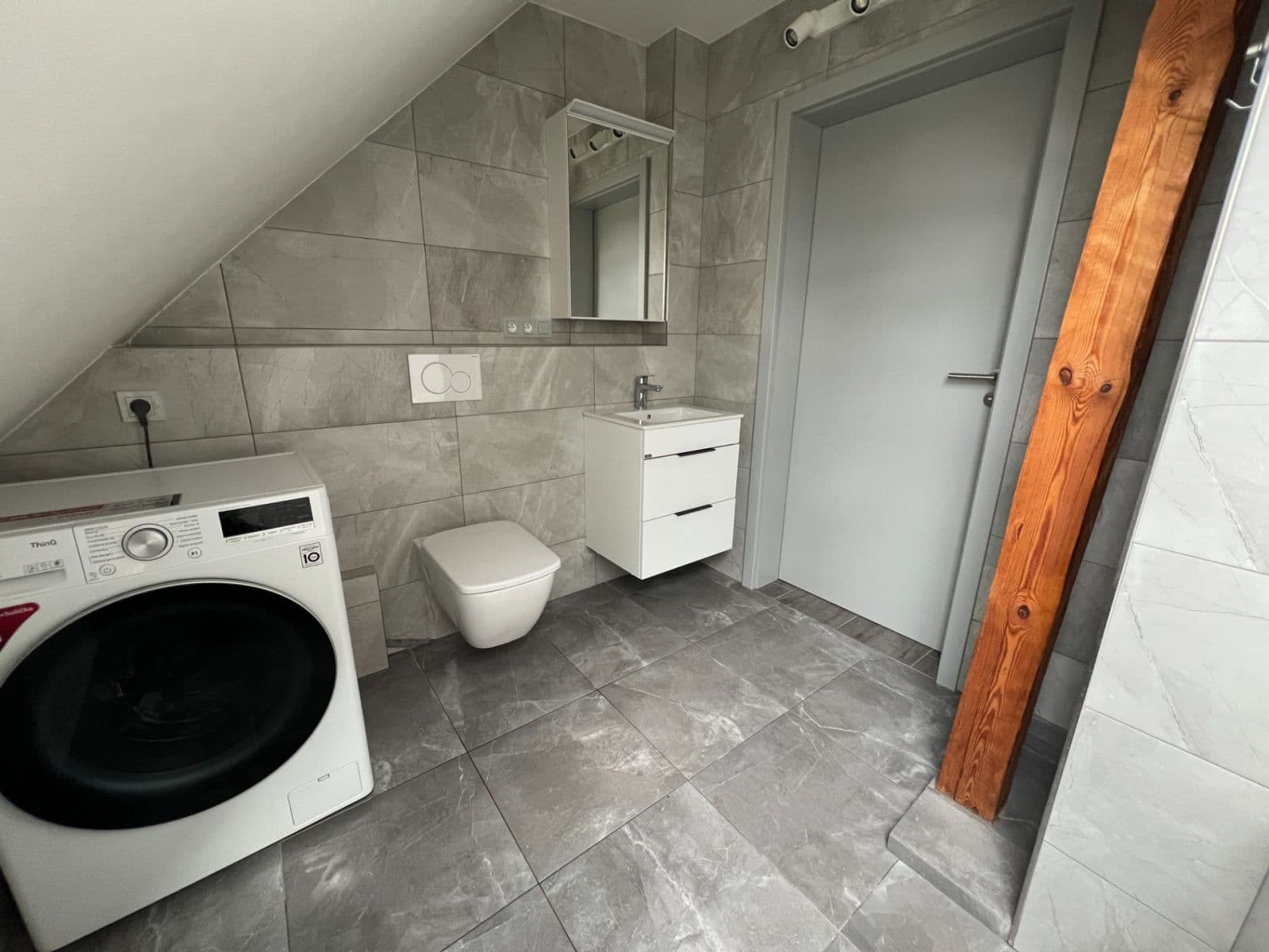 Pronájem bytu 2+1 78 m², Antonína Milfaita, Žilina, Středočeský kraj Pronájem bytu 2+1 78 m², Antonína Milfaita, Žilina, Středočeský kraj