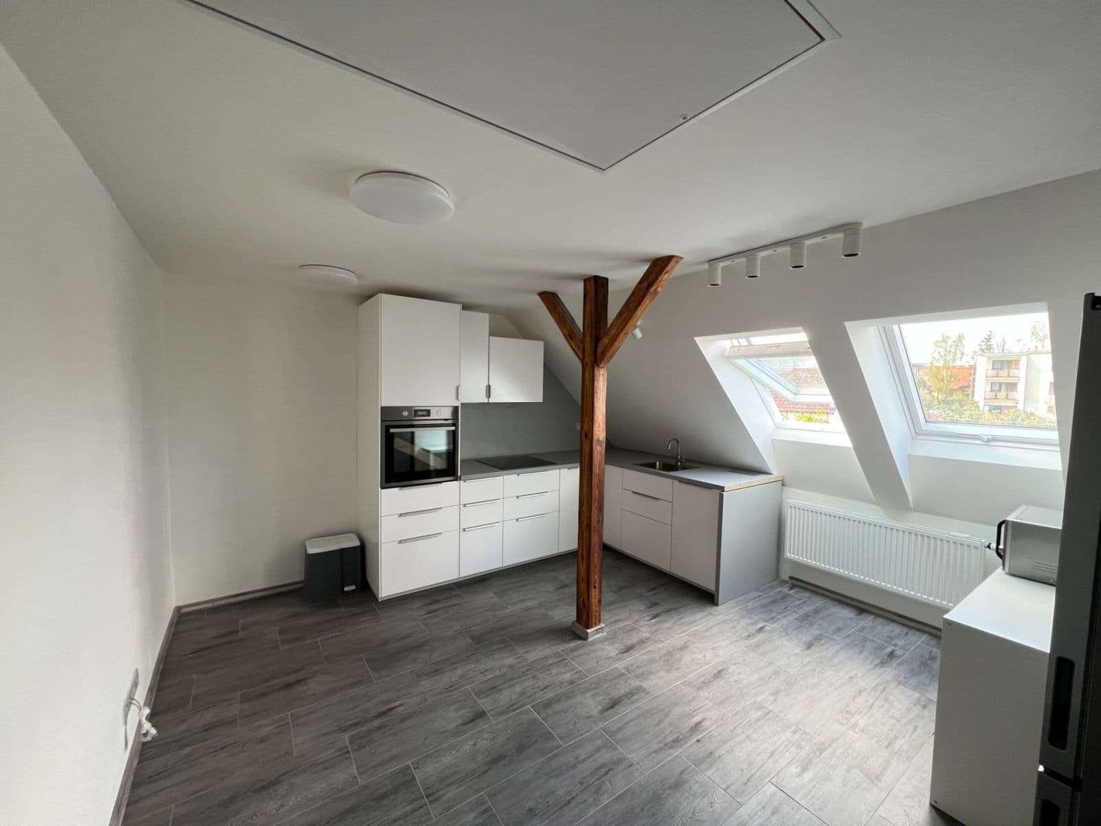 Pronájem bytu 2+1 78 m², Antonína Milfaita, Žilina, Středočeský kraj Pronájem bytu 2+1 78 m², Antonína Milfaita, Žilina, Středočeský kraj