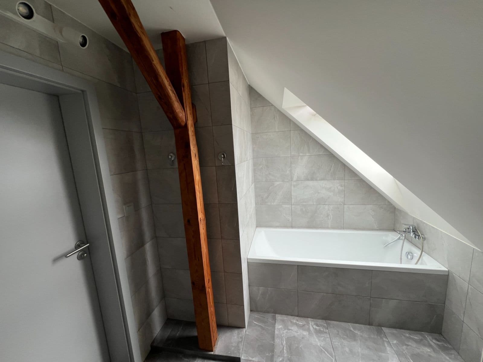 Pronájem bytu 2+1 78 m², Antonína Milfaita, Žilina, Středočeský kraj Pronájem bytu 2+1 78 m², Antonína Milfaita, Žilina, Středočeský kraj