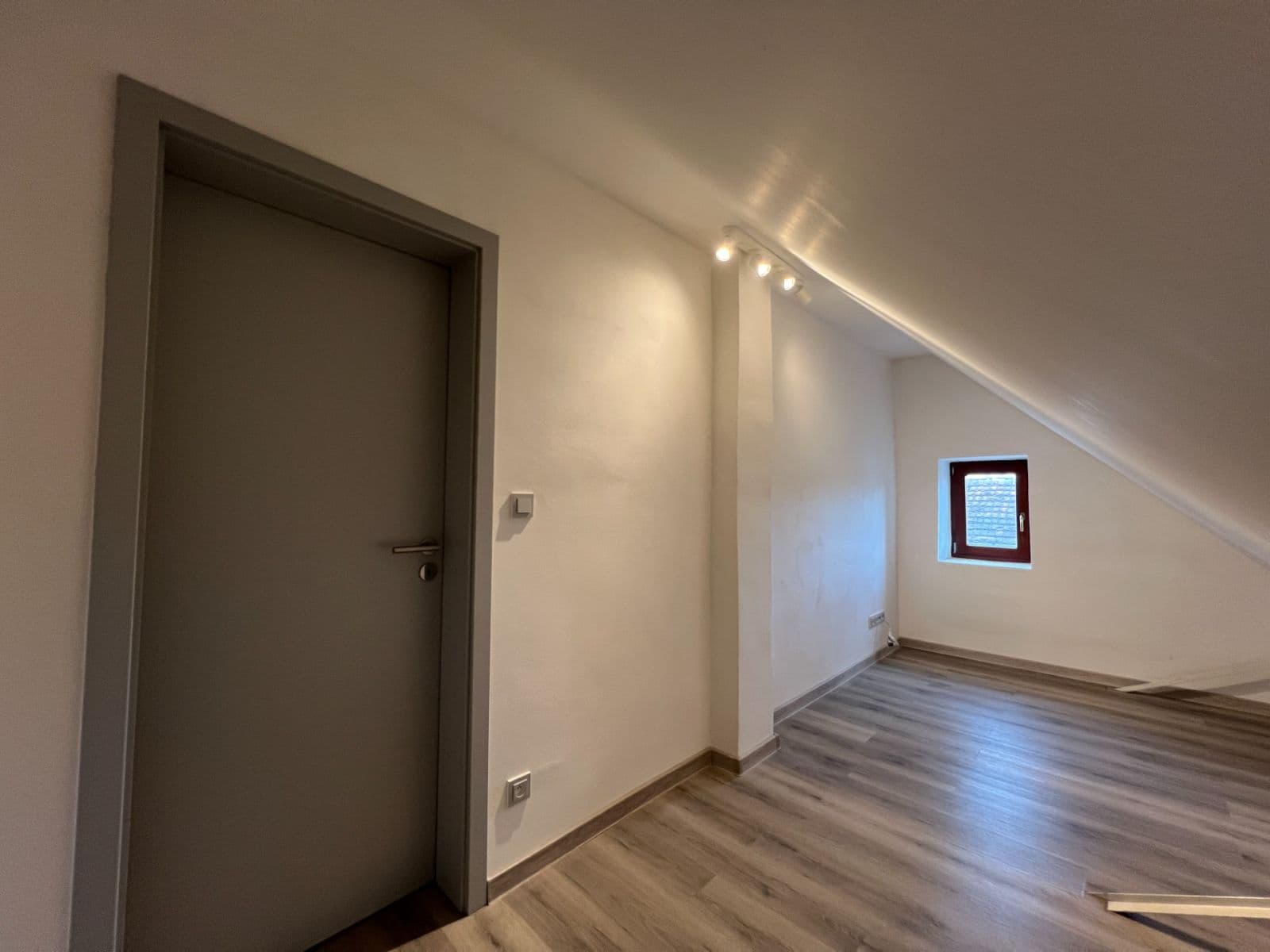Pronájem bytu 2+1 78 m², Antonína Milfaita, Žilina, Středočeský kraj Pronájem bytu 2+1 78 m², Antonína Milfaita, Žilina, Středočeský kraj