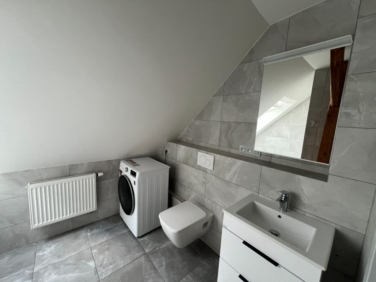 Pronájem bytu 2+1 78 m², Antonína Milfaita, Žilina, Středočeský kraj Pronájem bytu 2+1 78 m², Antonína Milfaita, Žilina, Středočeský kraj