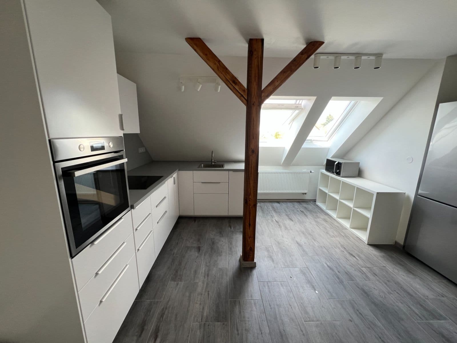 Pronájem bytu 2+1 78 m², Antonína Milfaita, Žilina, Středočeský kraj Pronájem bytu 2+1 78 m², Antonína Milfaita, Žilina, Středočeský kraj