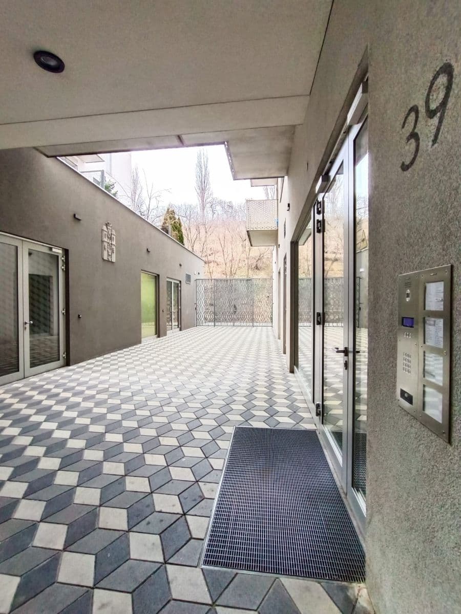 Pronájem bytu 1+kk 34 m², Hartigova, Praha, Praha Pronájem bytu 1+kk 34 m², Hartigova, Praha, Praha