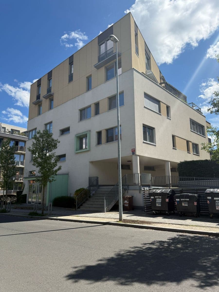 Pronájem bytu 1+kk 38 m², Olgy Havlové, Praha, Praha Pronájem bytu 1+kk 38 m², Olgy Havlové, Praha, Praha