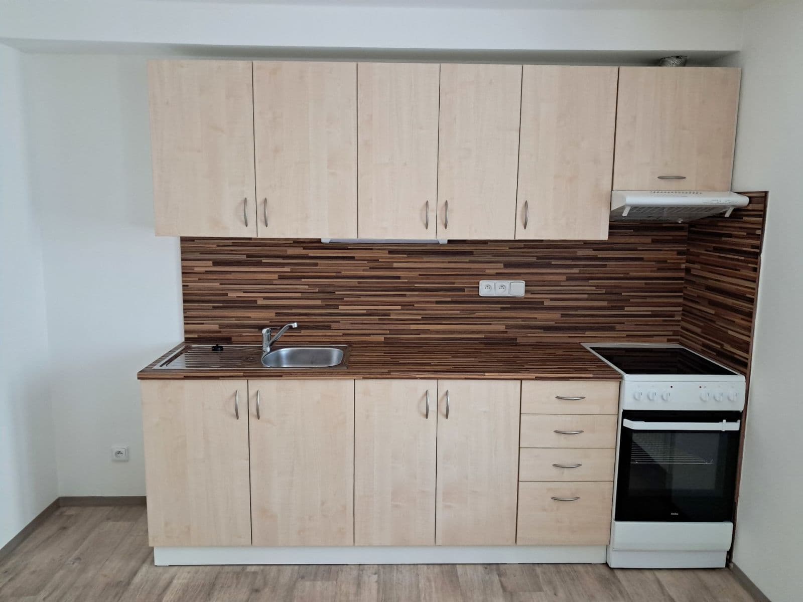 Pronájem bytu 2+kk 47 m², Karáskovo náměstí, Brno, Jihomoravský kraj Pronájem bytu 2+kk 47 m², Karáskovo náměstí, Brno, Jihomoravský kraj