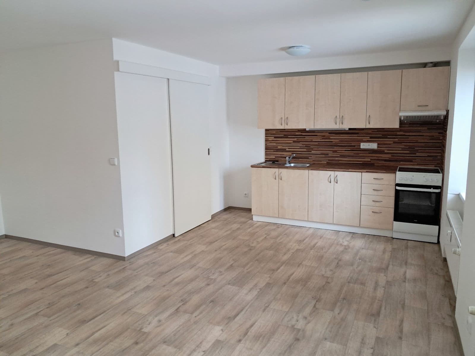 Pronájem bytu 2+kk 47 m², Karáskovo náměstí, Brno, Jihomoravský kraj Pronájem bytu 2+kk 47 m², Karáskovo náměstí, Brno, Jihomoravský kraj
