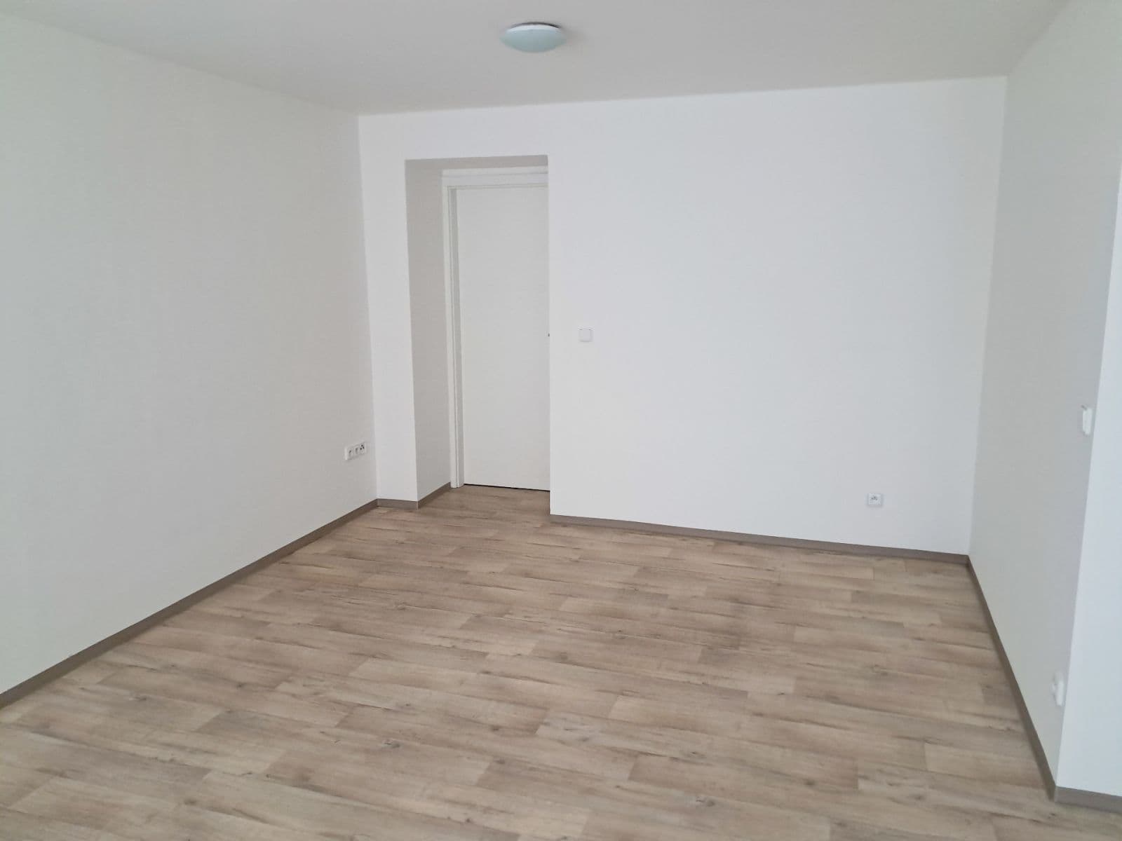 Pronájem bytu 2+kk 47 m², Karáskovo náměstí, Brno, Jihomoravský kraj Pronájem bytu 2+kk 47 m², Karáskovo náměstí, Brno, Jihomoravský kraj