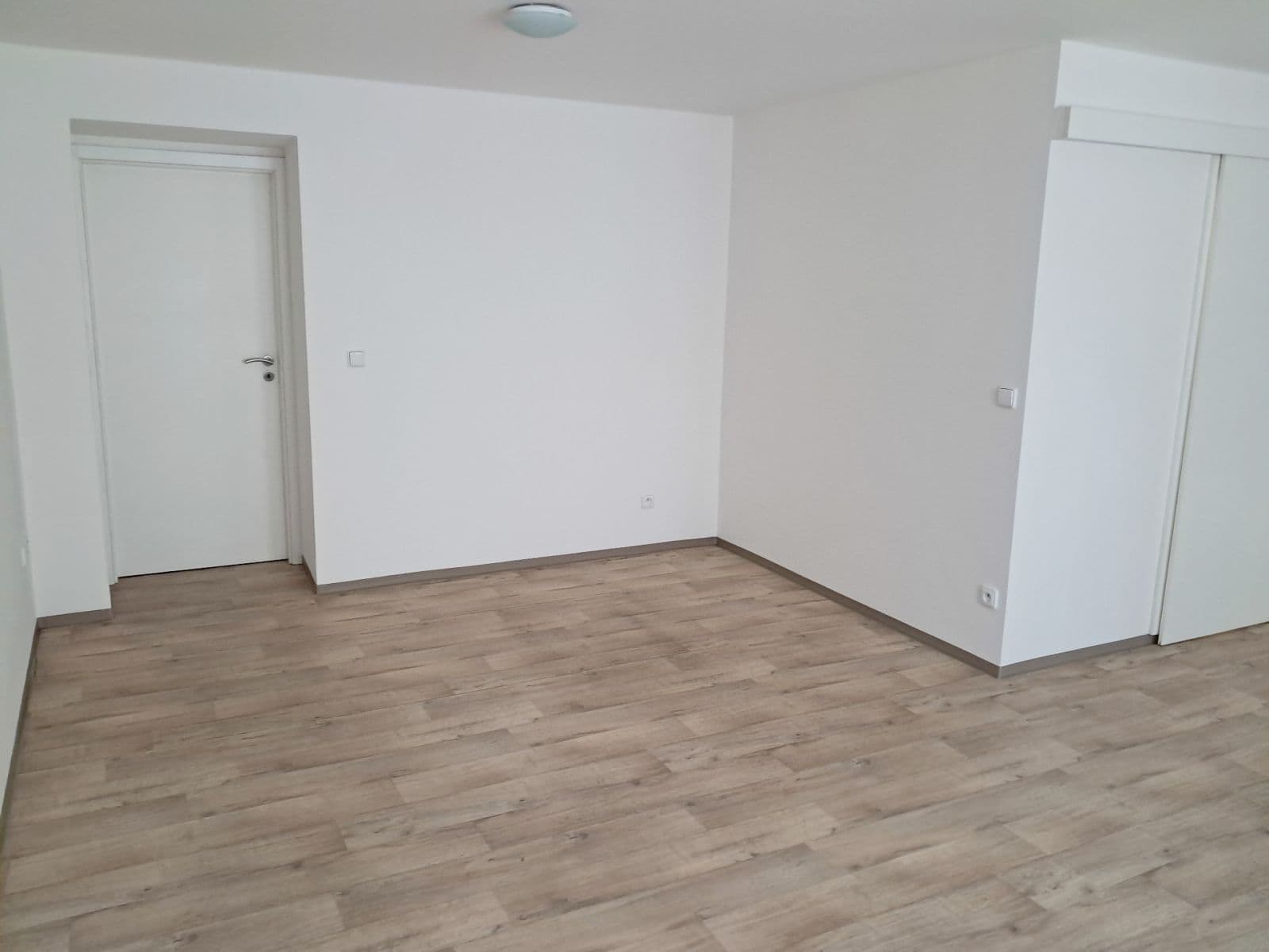 Pronájem bytu 2+kk 47 m², Karáskovo náměstí, Brno, Jihomoravský kraj Pronájem bytu 2+kk 47 m², Karáskovo náměstí, Brno, Jihomoravský kraj