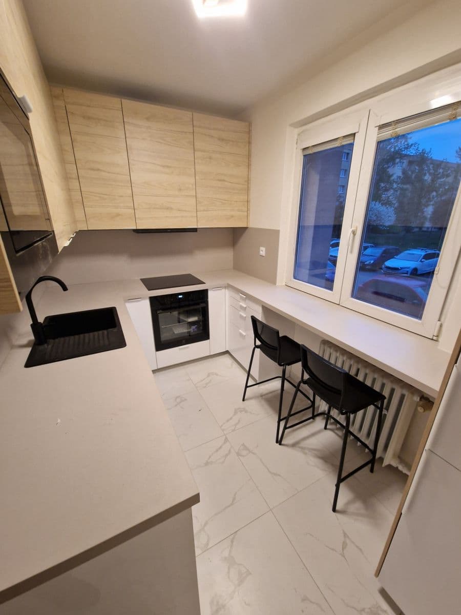 Pronájem bytu 3+1 70 m², Přistoupimská, Praha, Praha Pronájem bytu 3+1 70 m², Přistoupimská, Praha, Praha