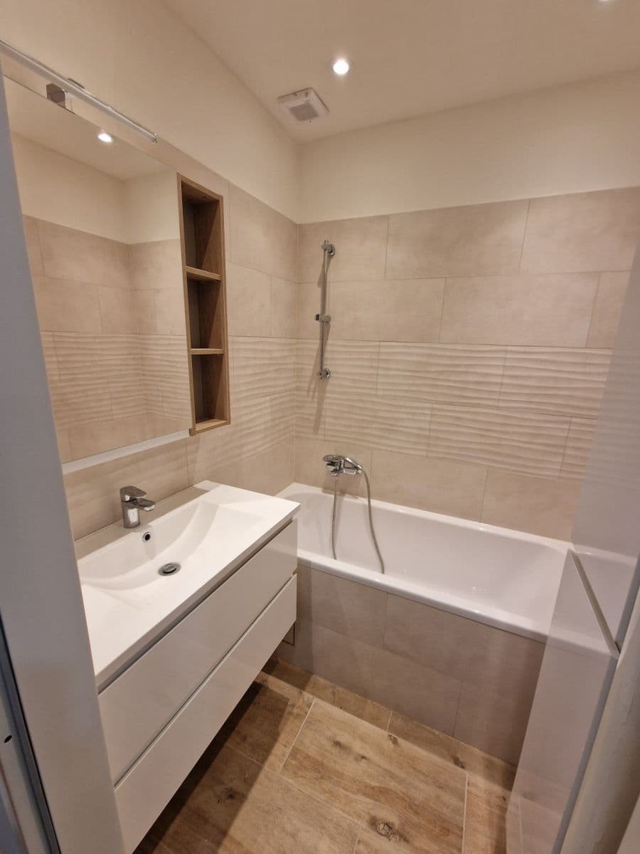 Pronájem bytu 3+1 70 m², Přistoupimská, Praha, Praha Pronájem bytu 3+1 70 m², Přistoupimská, Praha, Praha