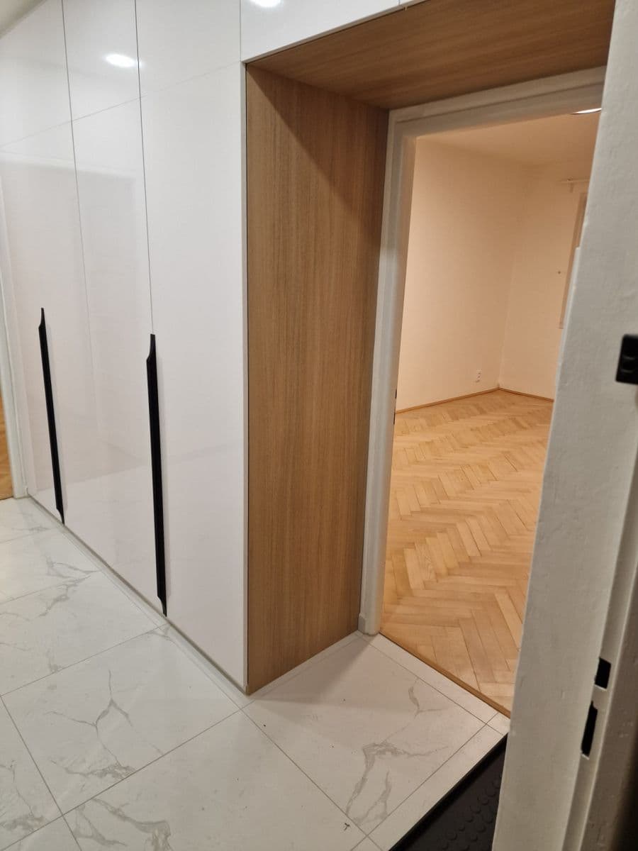Pronájem bytu 3+1 70 m², Přistoupimská, Praha, Praha Pronájem bytu 3+1 70 m², Přistoupimská, Praha, Praha