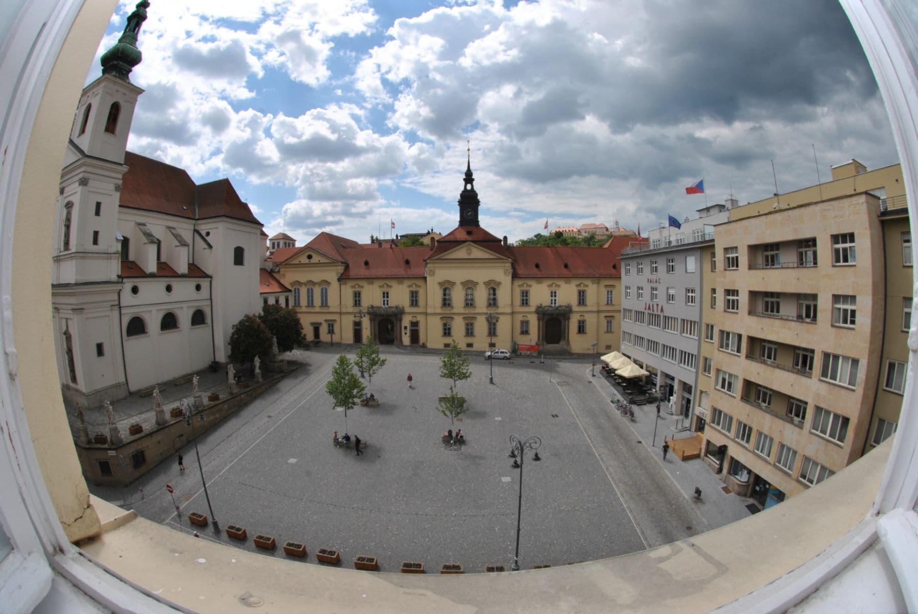 Pronájem bytu 4+1 145 m², Dominikánské náměstí, Brno, Jihomoravský kraj Pronájem bytu 4+1 145 m², Dominikánské náměstí, Brno, Jihomoravský kraj