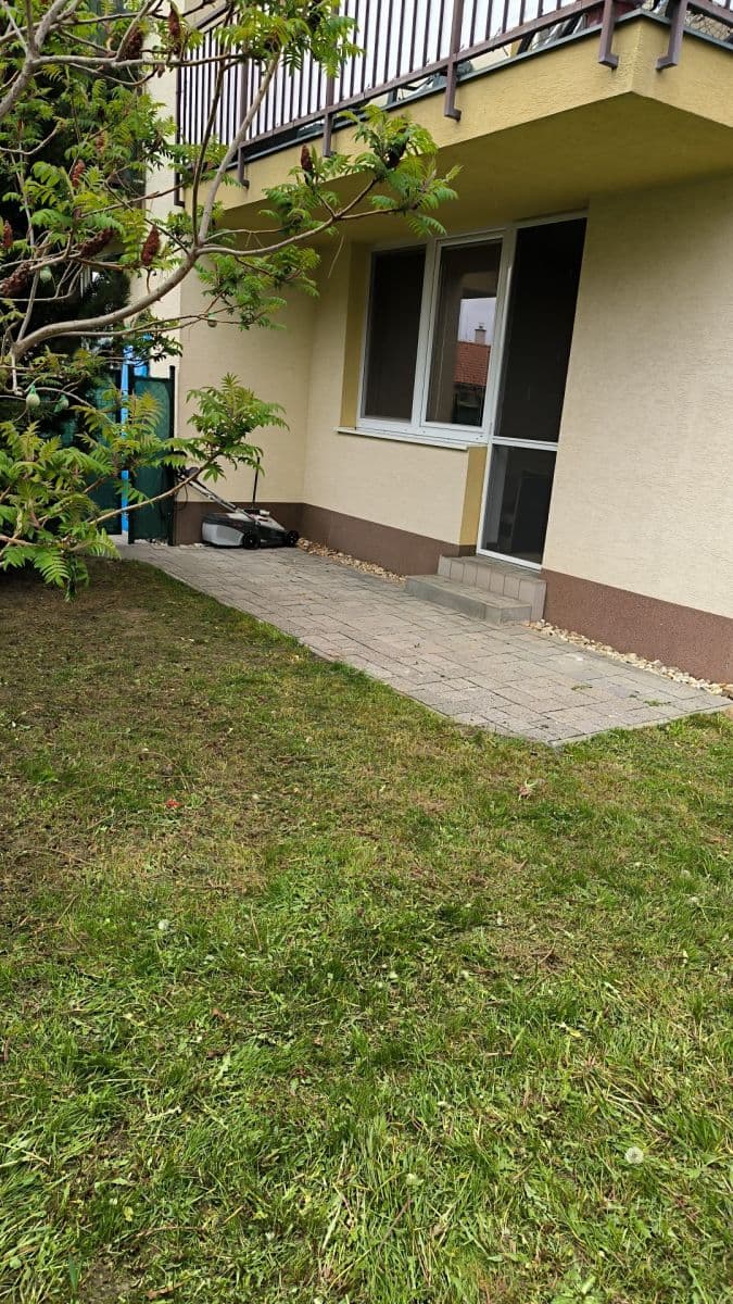 Pronájem bytu Garsoniéra 32 m², Rastislavova, Slovenský Grob, Bratislavský kraj Pronájem bytu Garsoniéra 32 m², Rastislavova, Slovenský Grob, Bratislavský kraj