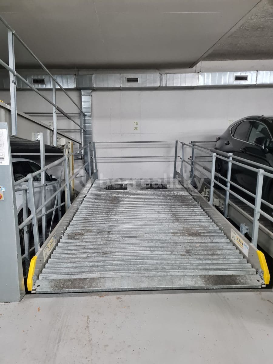 Pronájem garáže 12 m², Jindřicha Plachty, Praha, Praha Pronájem garáže 12 m², Jindřicha Plachty, Praha, Praha
