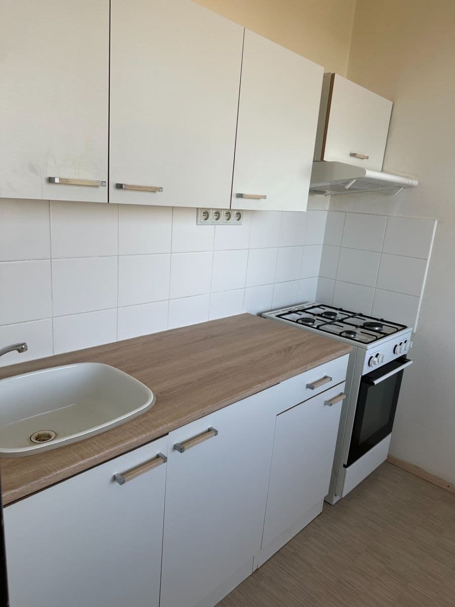 Pronájem bytu 1+1 38 m², Třeboradická, Praha, Praha Pronájem bytu 1+1 38 m², Třeboradická, Praha, Praha