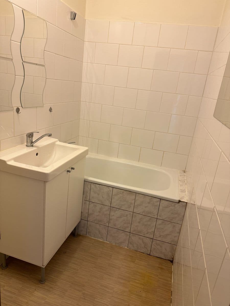 Pronájem bytu 1+1 38 m², Třeboradická, Praha, Praha Pronájem bytu 1+1 38 m², Třeboradická, Praha, Praha