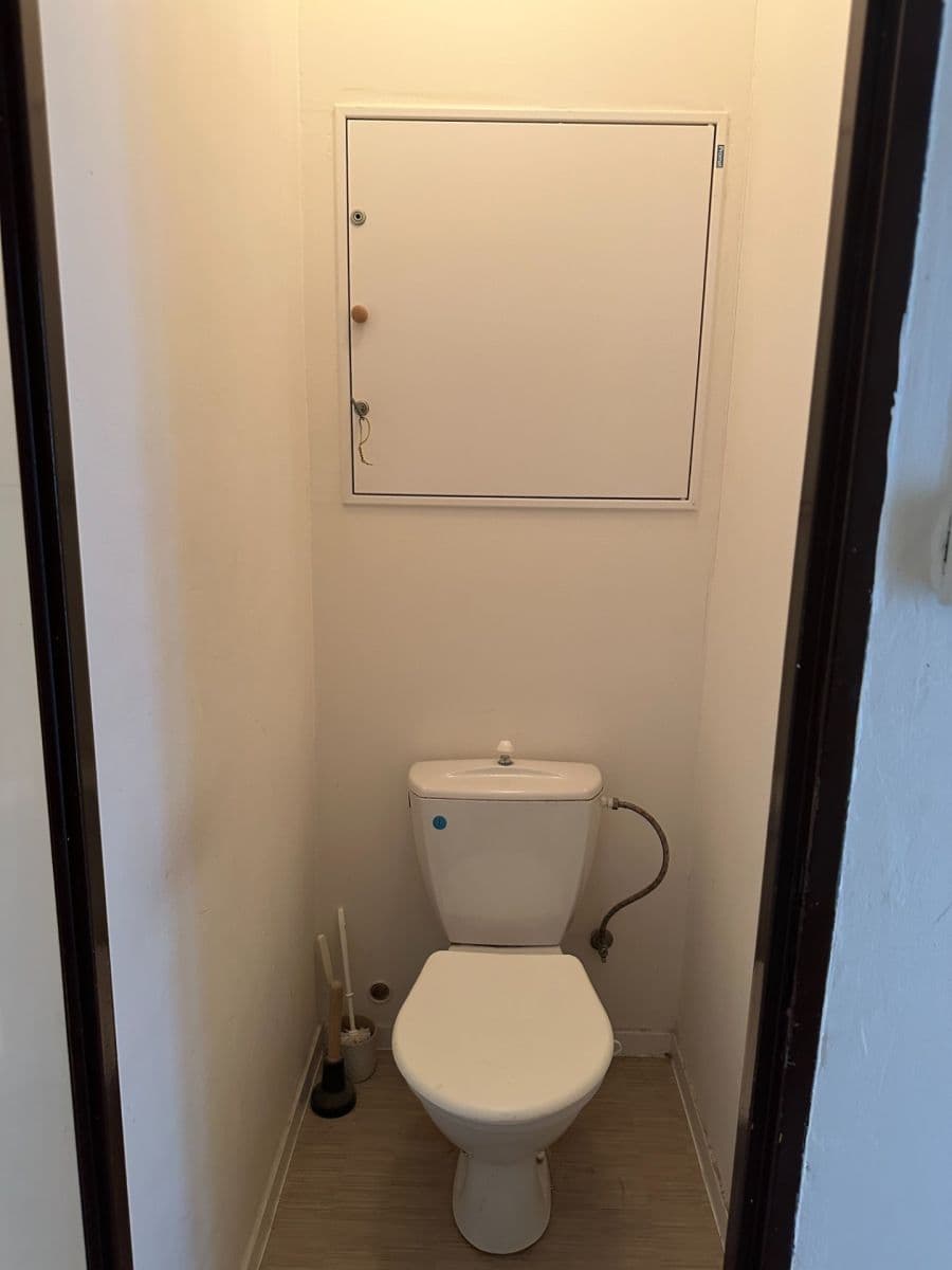 Pronájem bytu 1+1 38 m², Třeboradická, Praha, Praha Pronájem bytu 1+1 38 m², Třeboradická, Praha, Praha