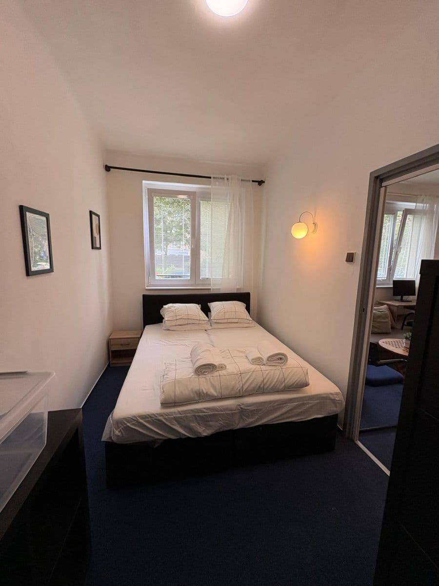 Pronájem bytu 40 m², Humpolecká, Praha, Praha Pronájem bytu 40 m², Humpolecká, Praha, Praha