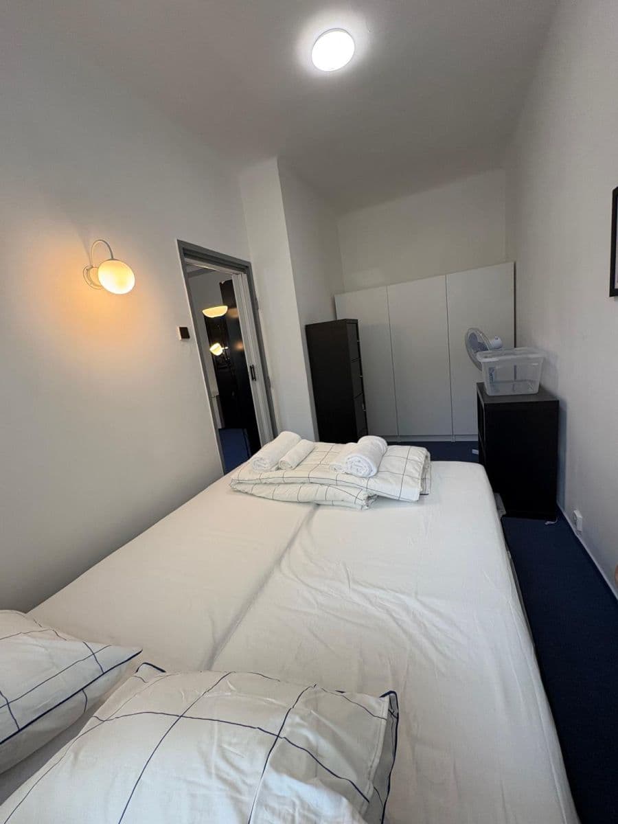 Pronájem bytu 40 m², Humpolecká, Praha, Praha Pronájem bytu 40 m², Humpolecká, Praha, Praha