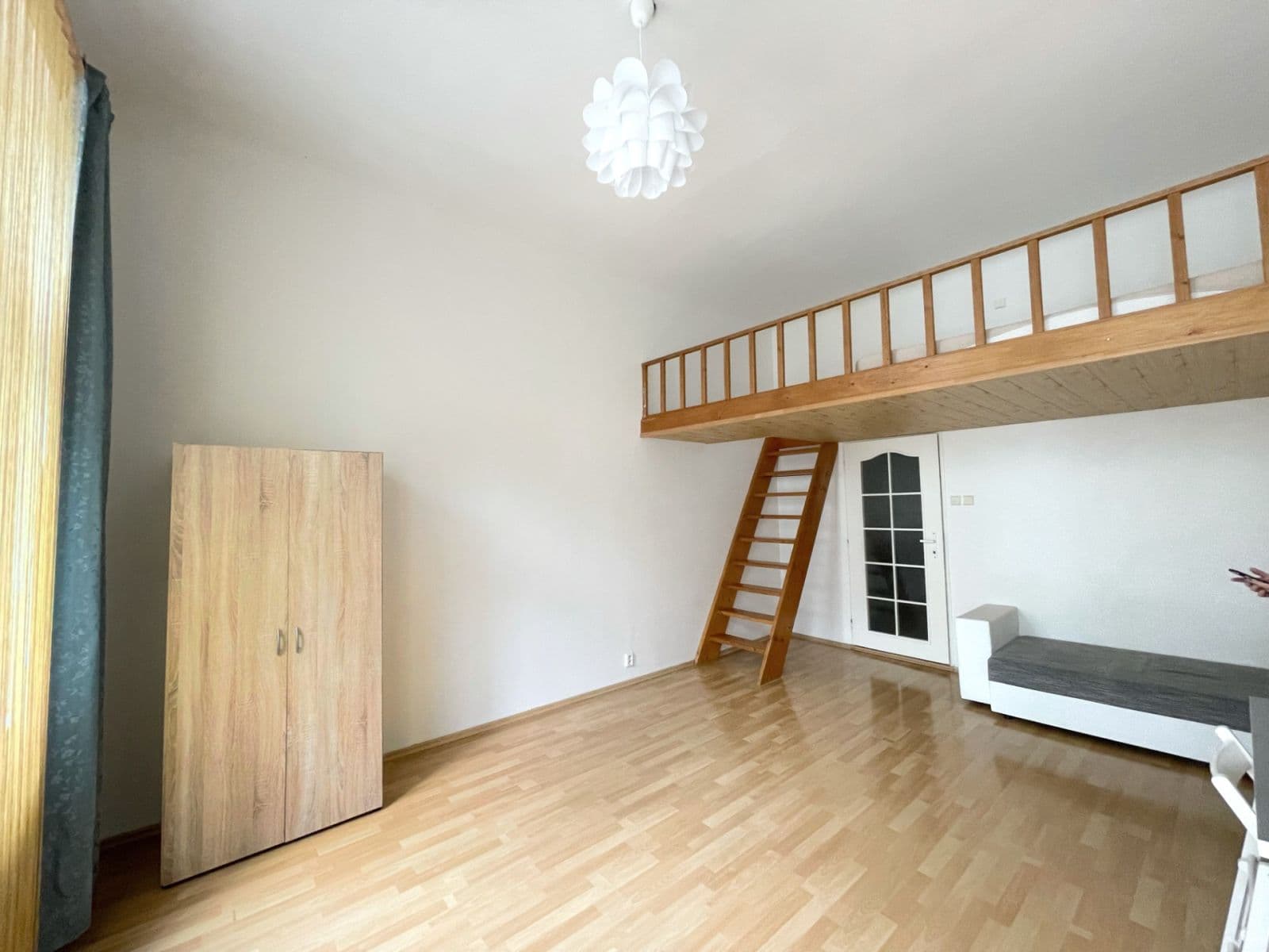 Pronájem bytu 1+1 44 m², Husitská, Praha, Praha Pronájem bytu 1+1 44 m², Husitská, Praha, Praha