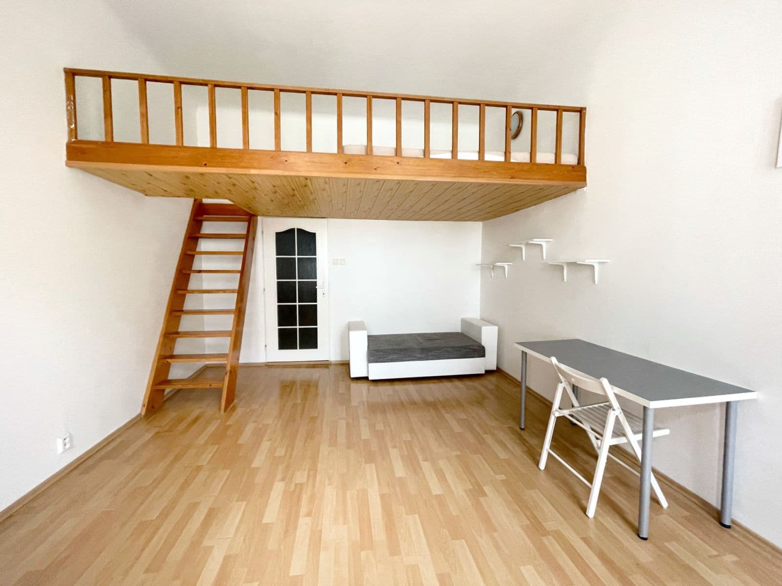 Pronájem bytu 1+1 44 m², Husitská, Praha, Praha Pronájem bytu 1+1 44 m², Husitská, Praha, Praha