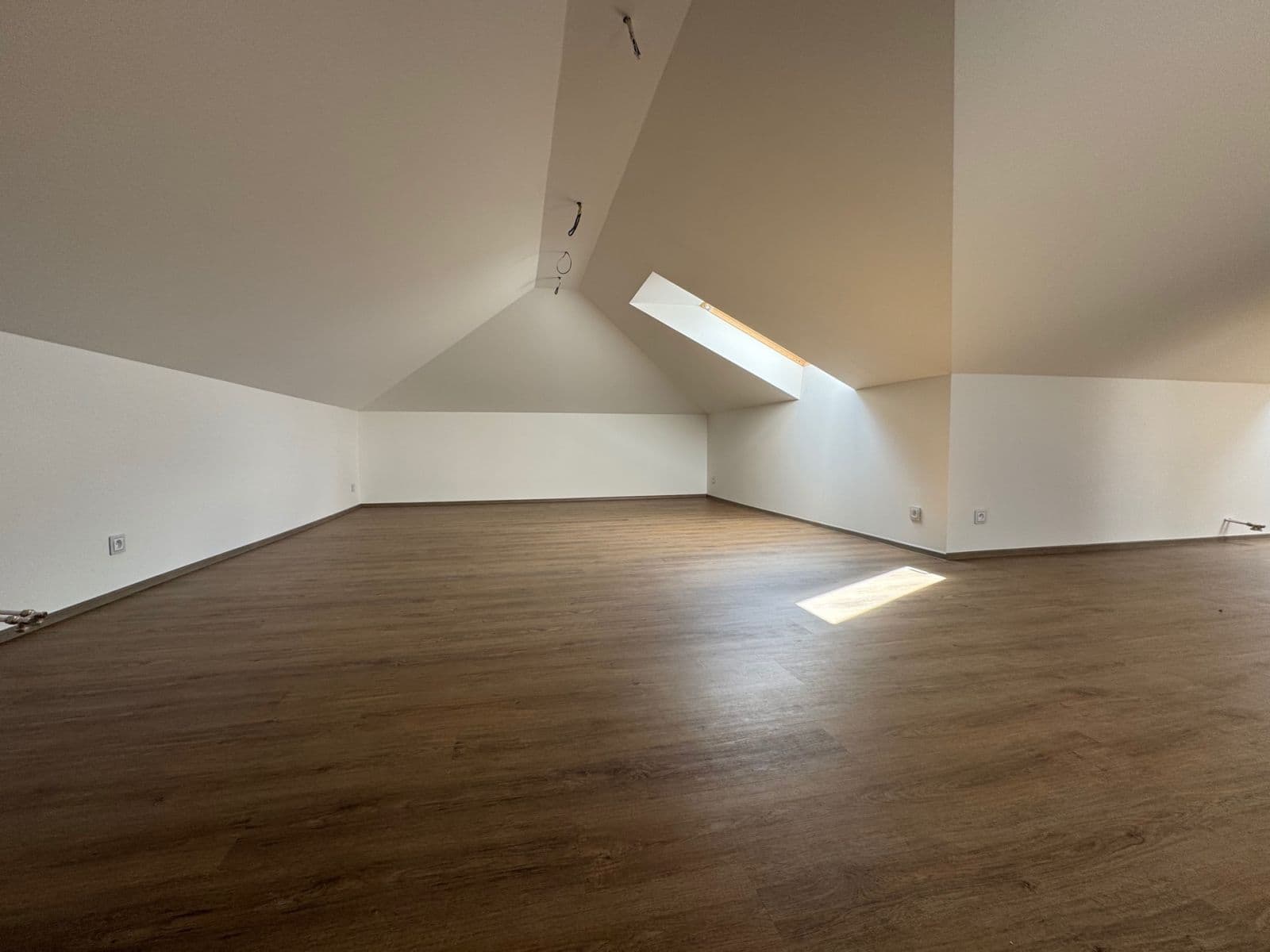 Pronájem domu 296 m², pozemek 1.662 m², Kunice, Středočeský kraj Pronájem domu 296 m², pozemek 1.662 m², Kunice, Středočeský kraj