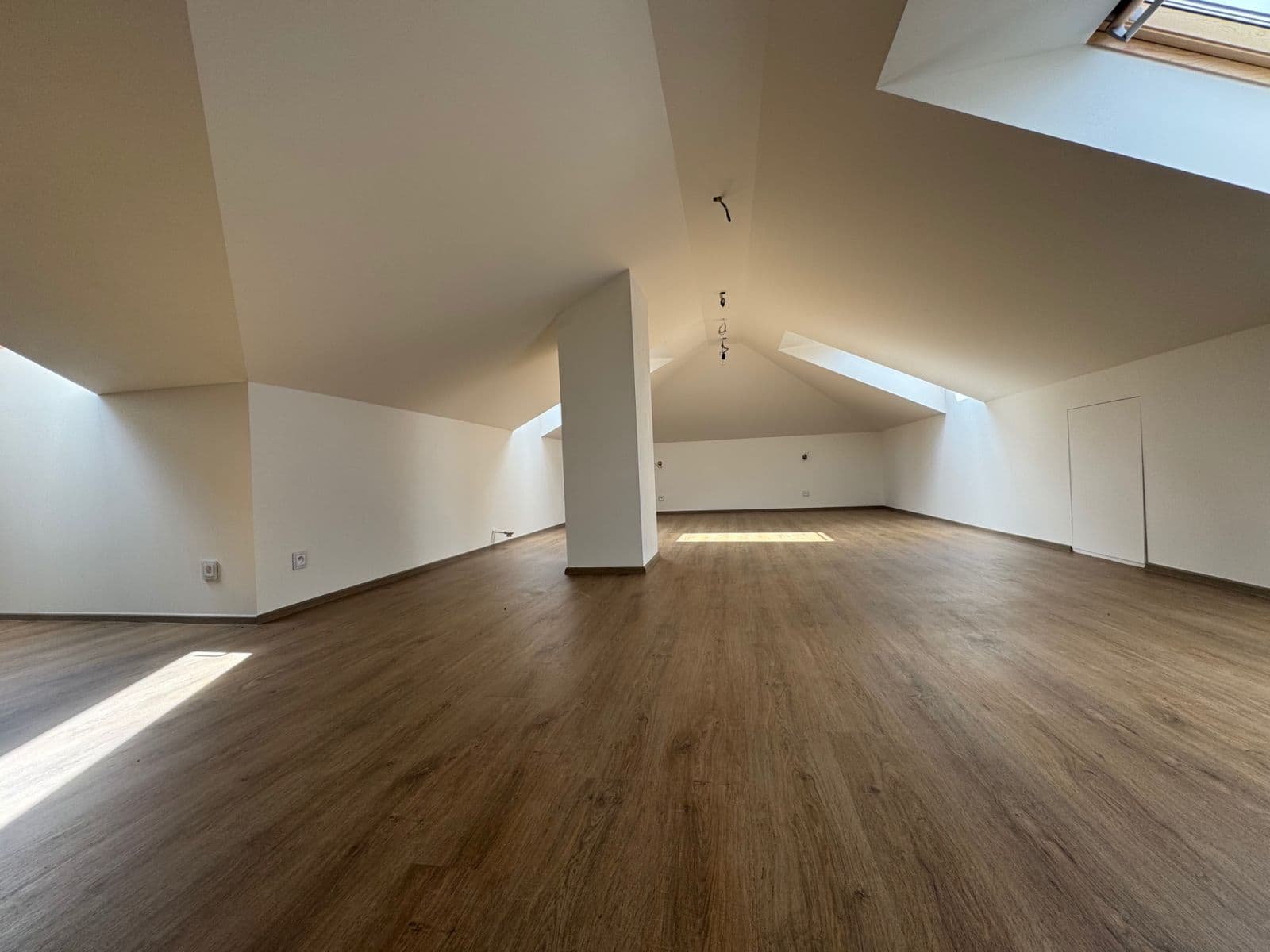 Pronájem domu 296 m², pozemek 1.662 m², Kunice, Středočeský kraj Pronájem domu 296 m², pozemek 1.662 m², Kunice, Středočeský kraj