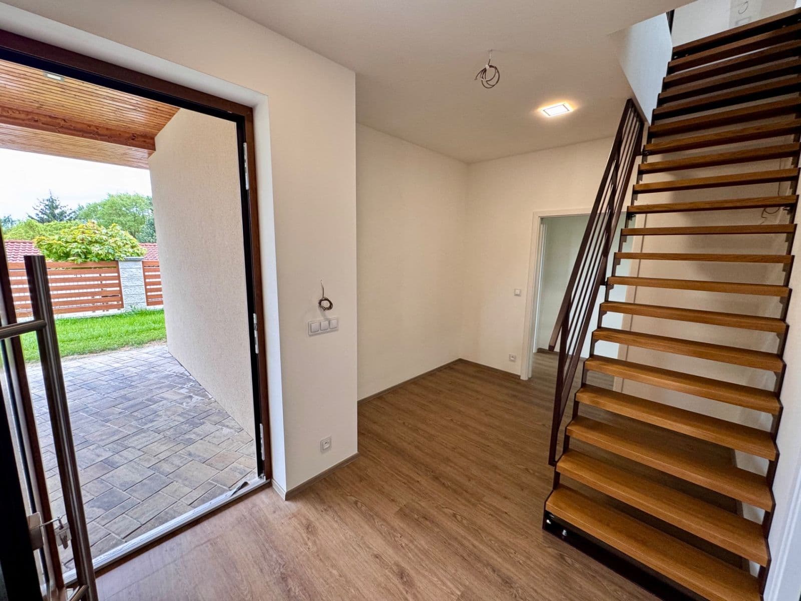 Pronájem domu 296 m², pozemek 1.662 m², Kunice, Středočeský kraj Pronájem domu 296 m², pozemek 1.662 m², Kunice, Středočeský kraj
