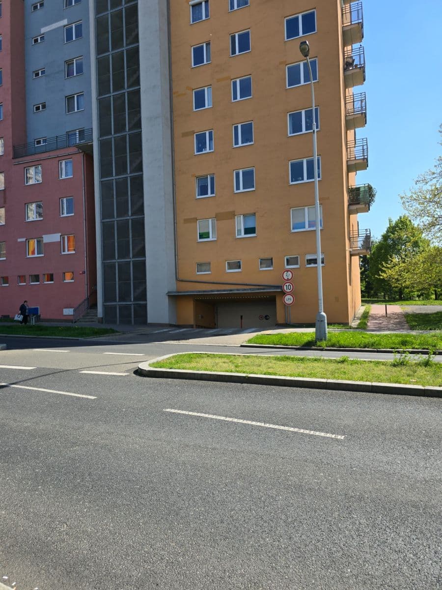 Pronájem garáže 14 m², Hnězdenská, Praha, Praha Pronájem garáže 14 m², Hnězdenská, Praha, Praha